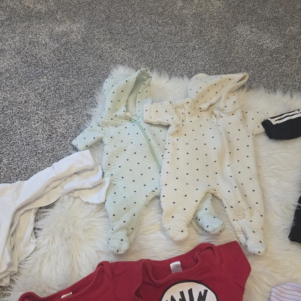 Baby Clothes TWINS Lot - Picture 5 of 16